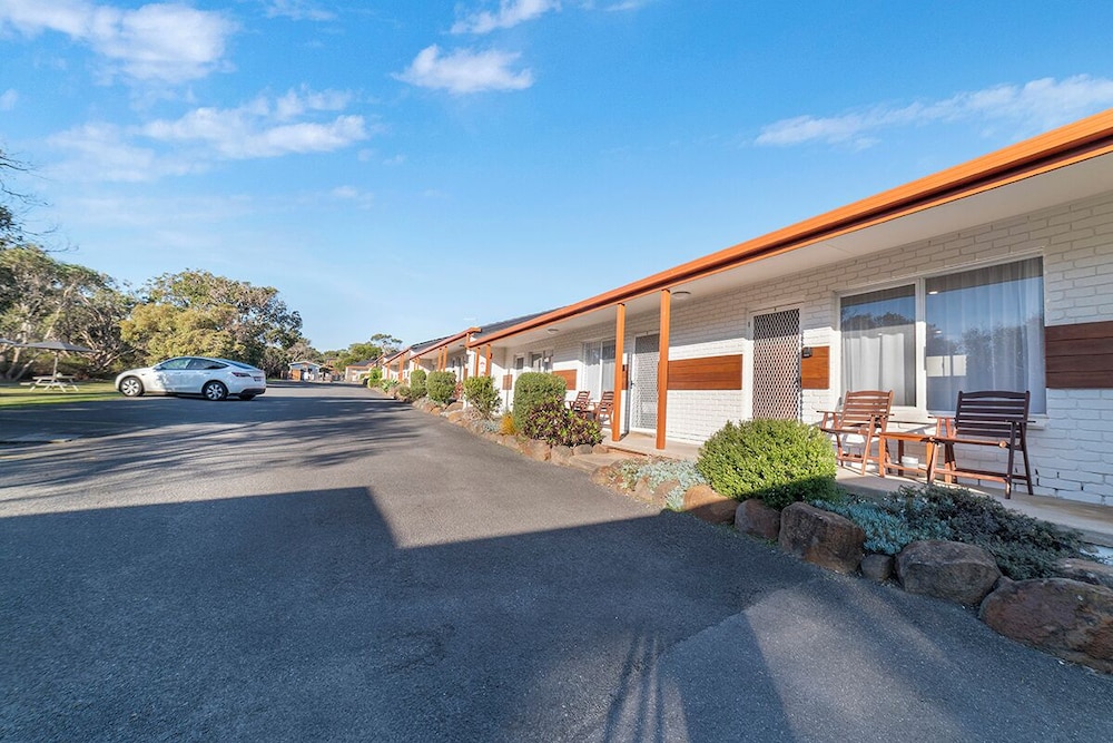 PORT CAMPBELL MOTOR INN 41/50