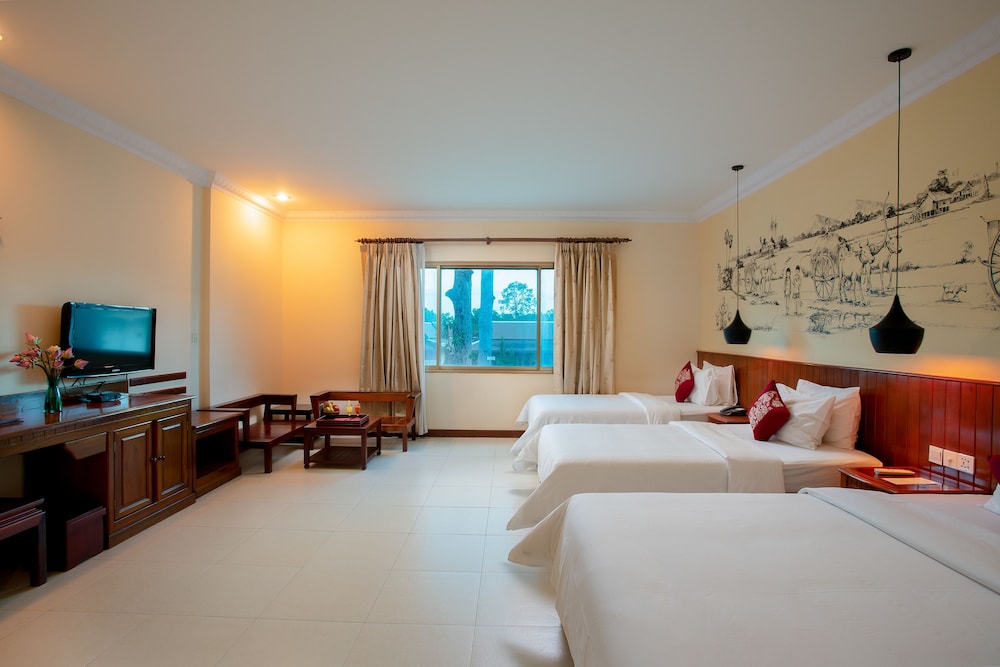 Angkor Holiday Hotel 10/58