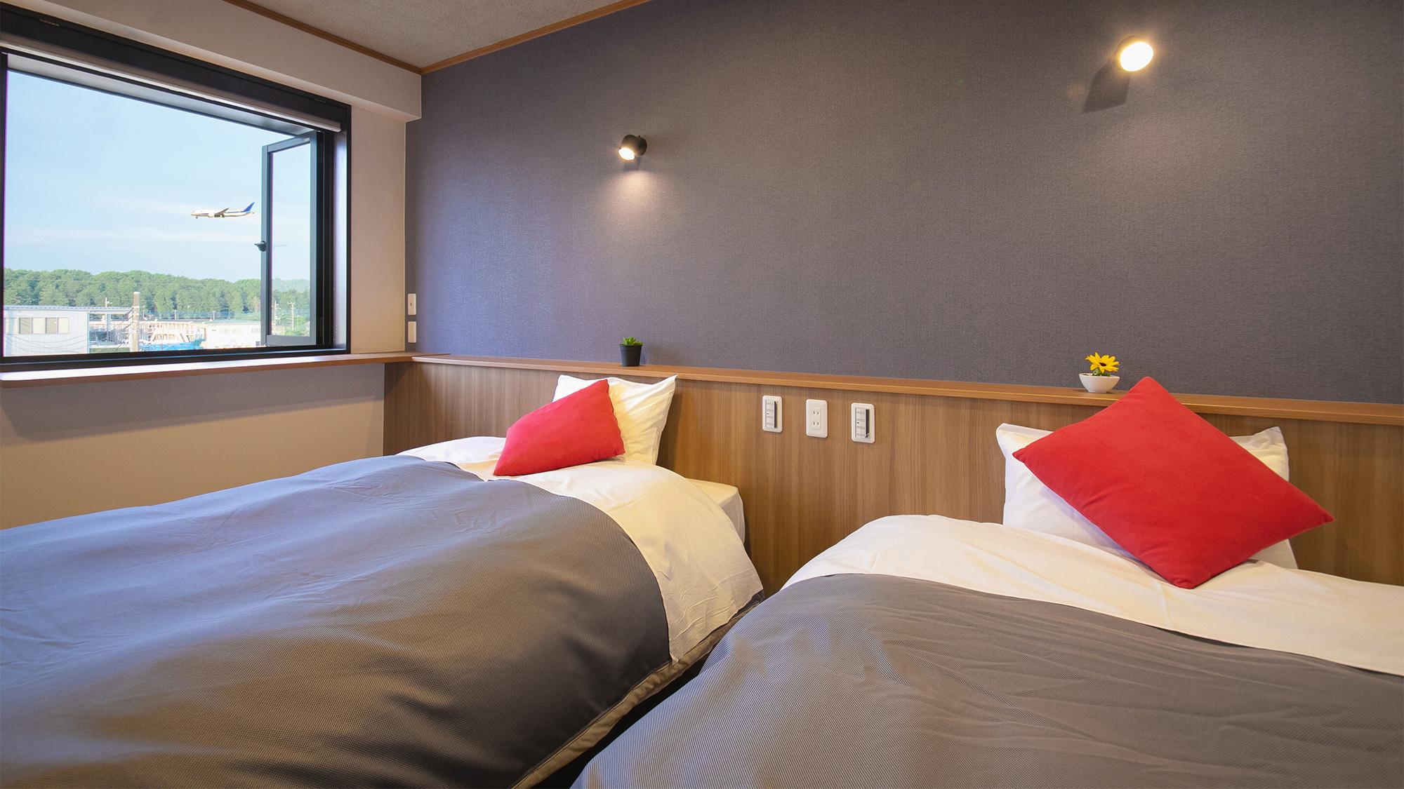 Room, Twin Beds, Airport View, Shared Bathroom
