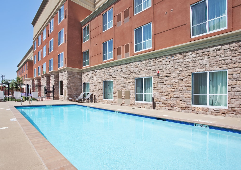 Holiday Inn Hotel Suites Oakland Airport 1/77