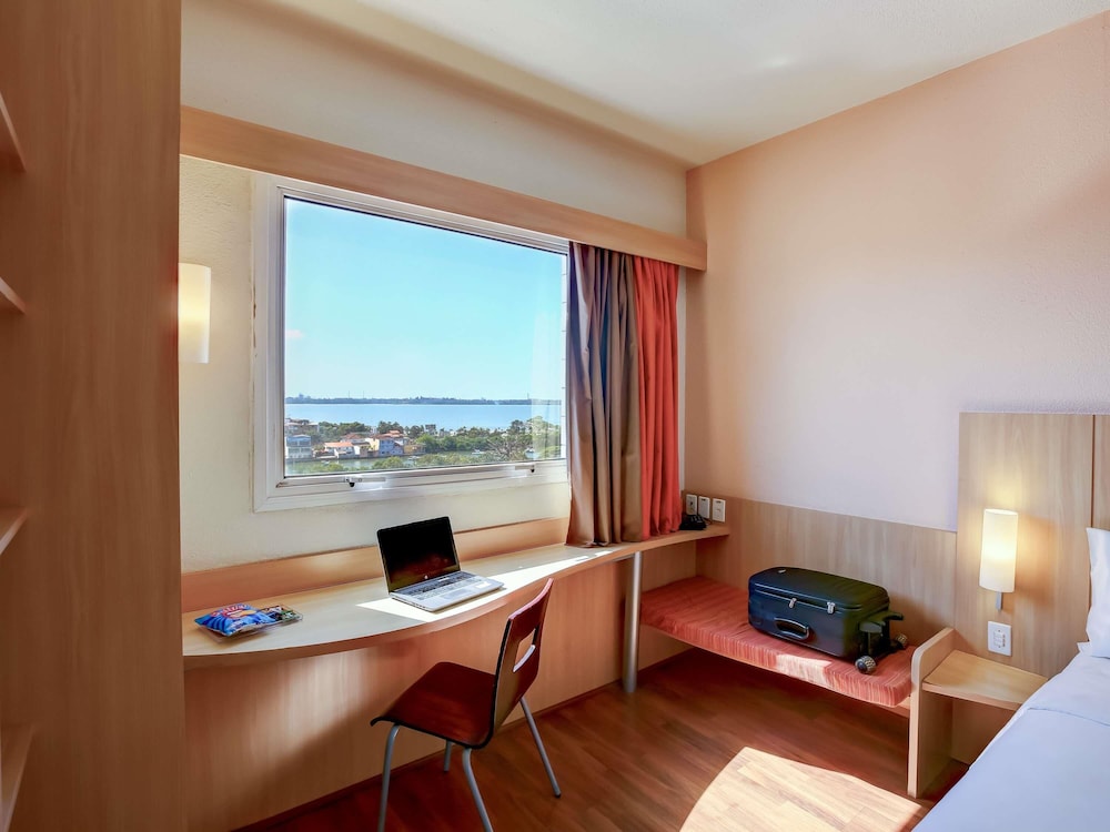 Ibis Vitoria Praia Do Canto 69/75