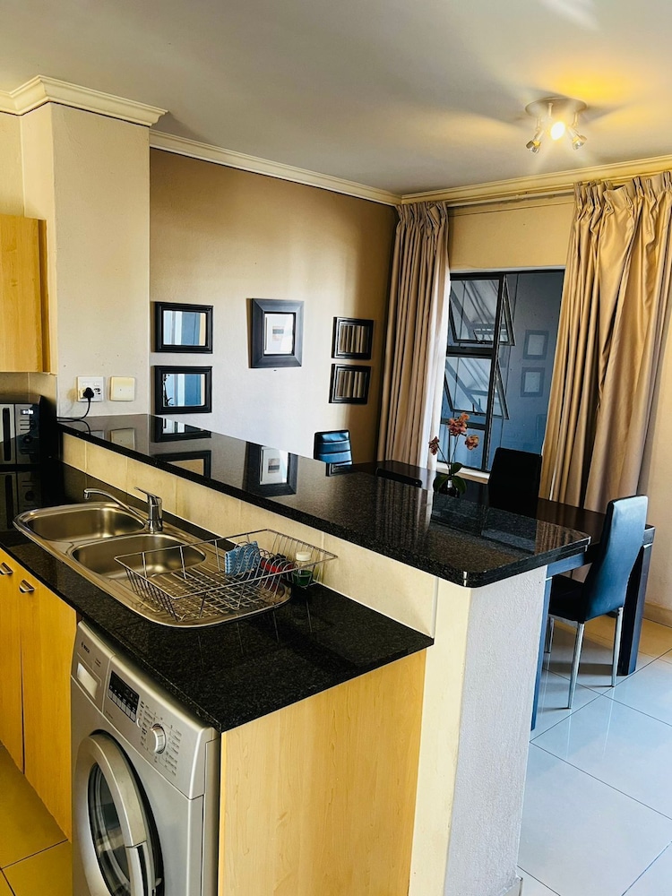 Sandton Executive Suites - Westpoint 8/70
