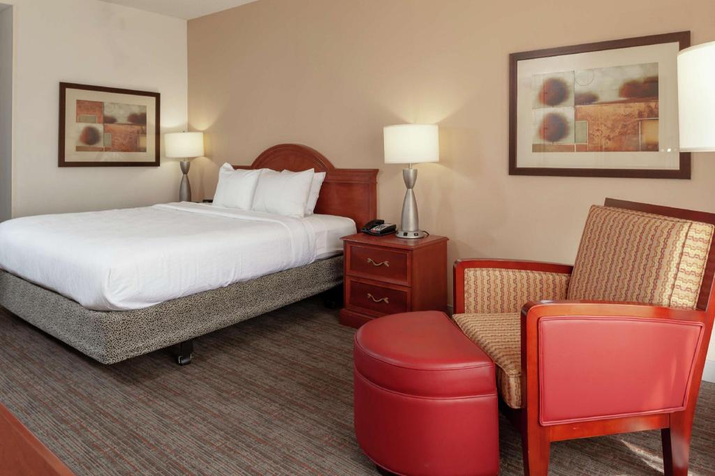 1 BEDROOM, SUITE, KING BED, ACCESSIBLE