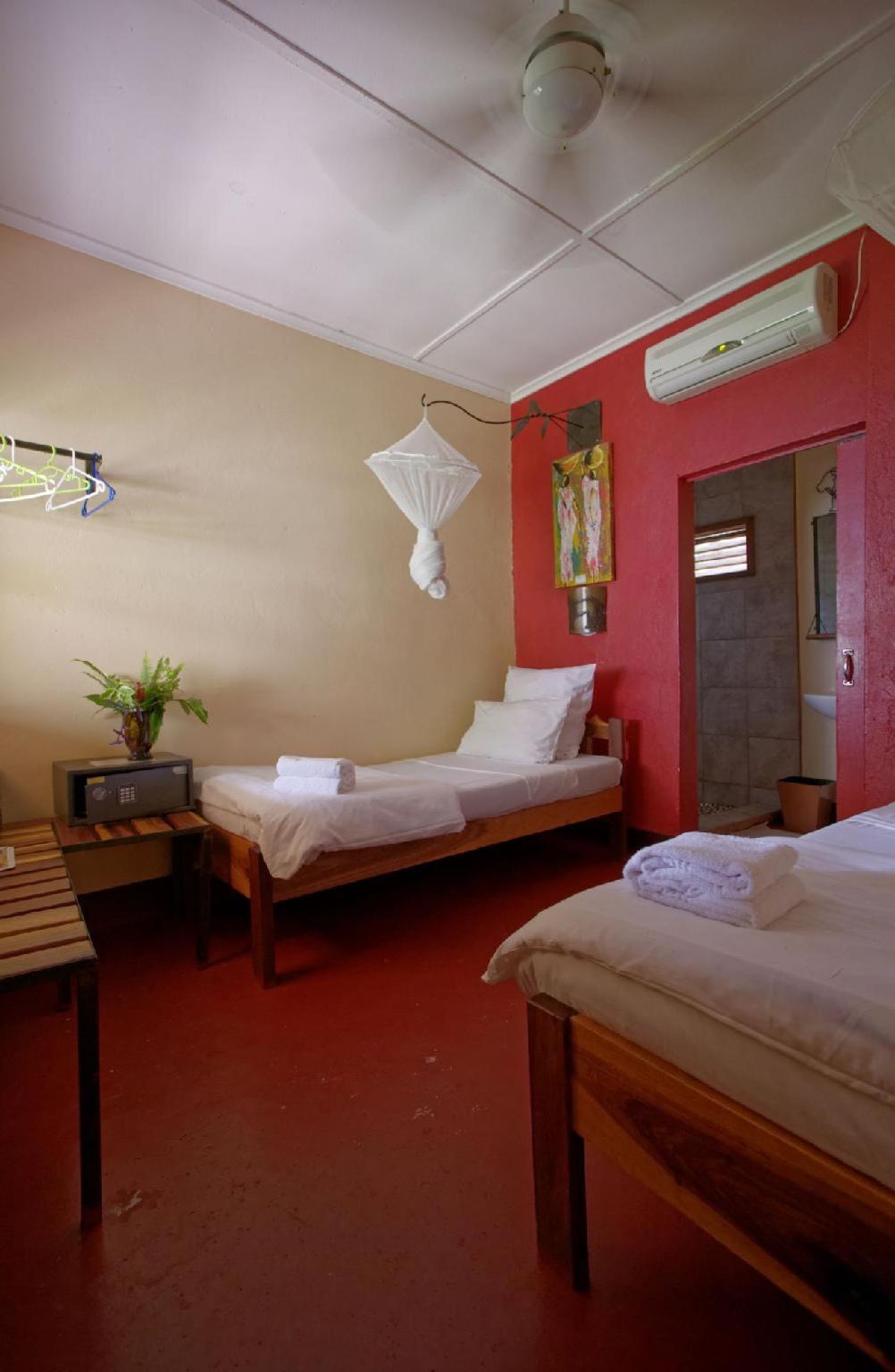 ROOM, DOUBLE BED, SHARED BATHROOM