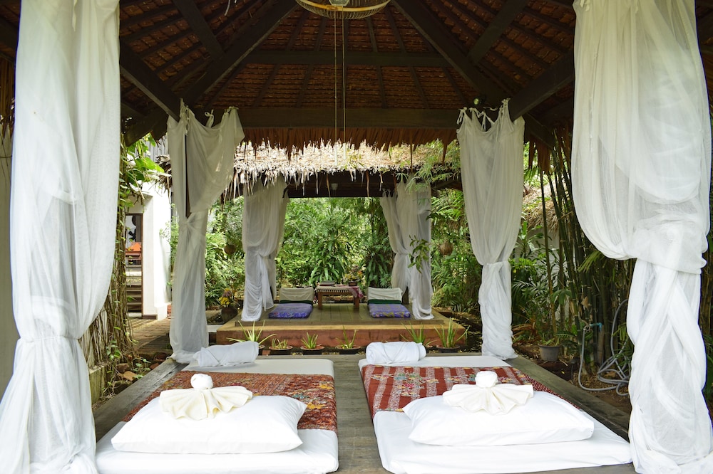 9 Hornbills Tented Camp 10/50