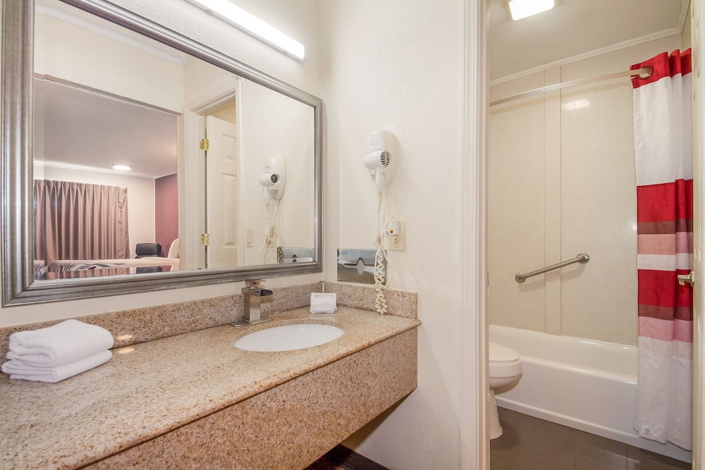Red Roof Inn Santee 26/49