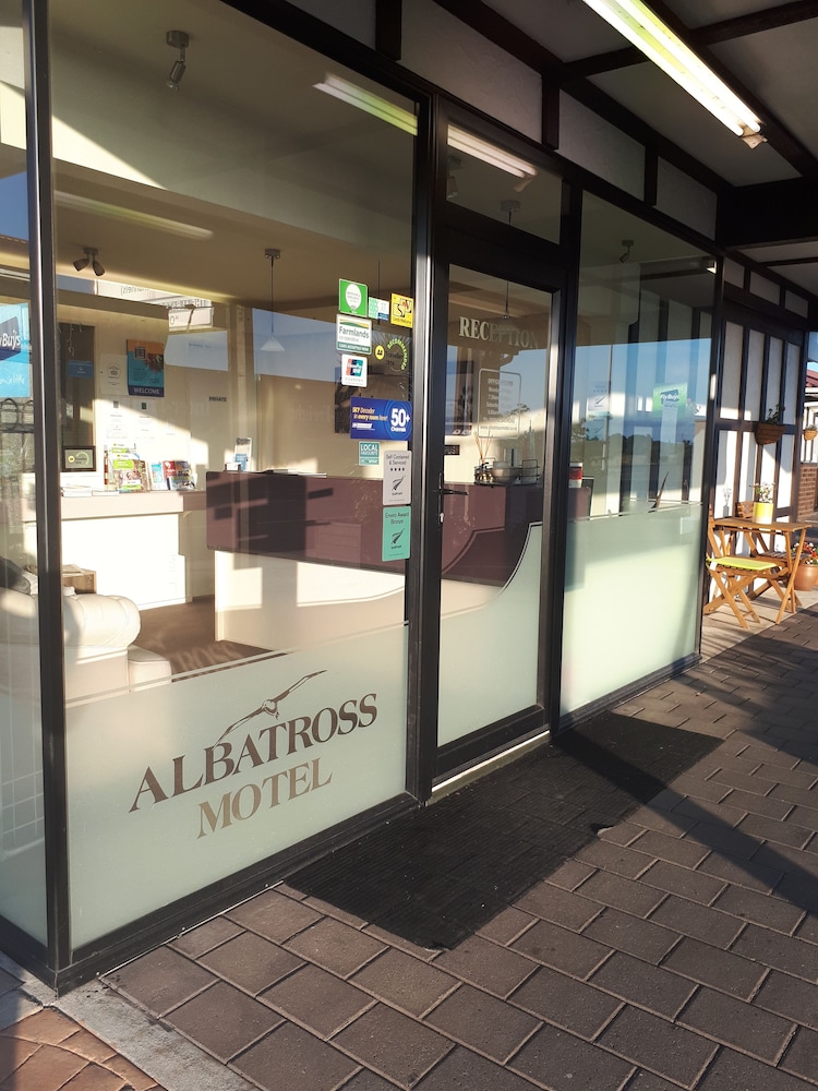 Albatross Motel 3/28
