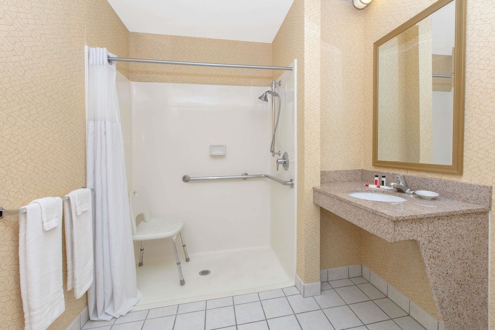 Days Inn By Wyndham Tulsa Central 21/42