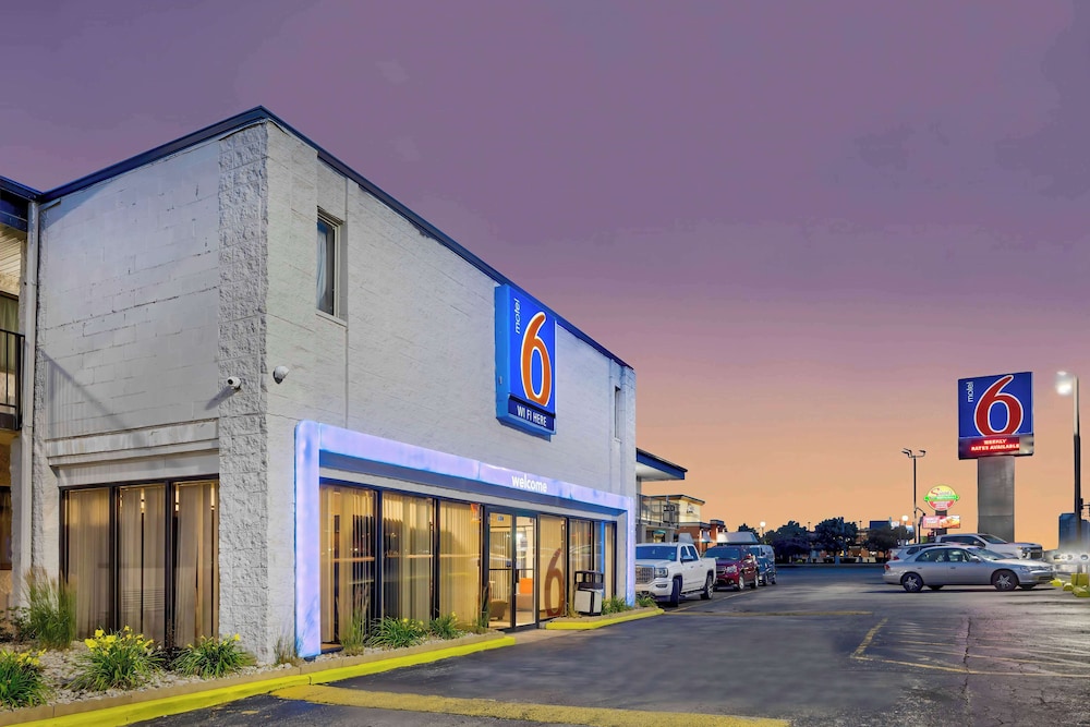 Motel6 Villa Park, IL - Chicago West 7/65