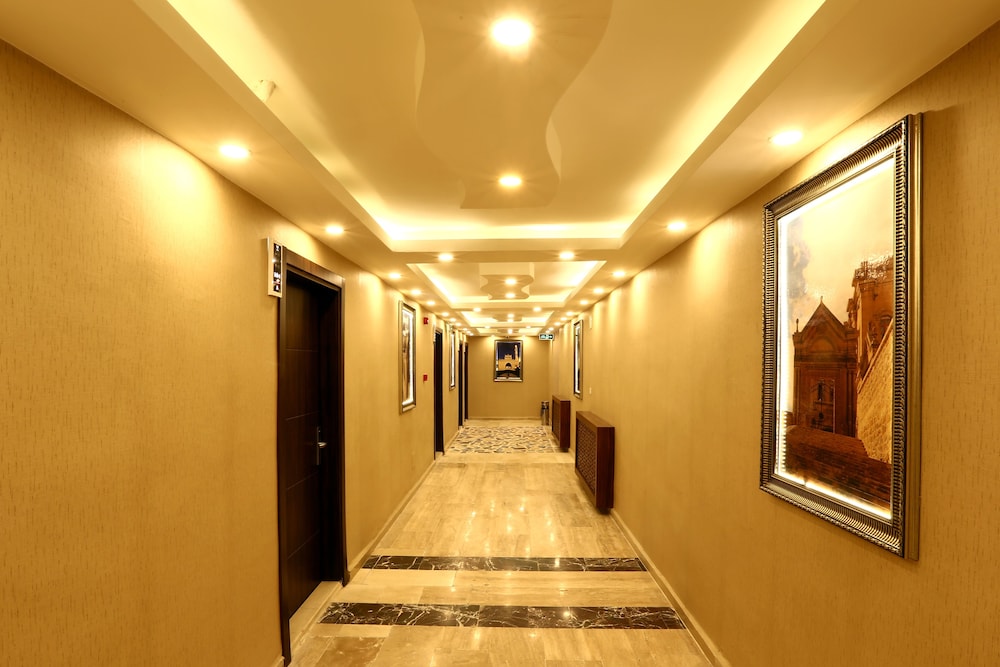 Azd House Hotel 2/50