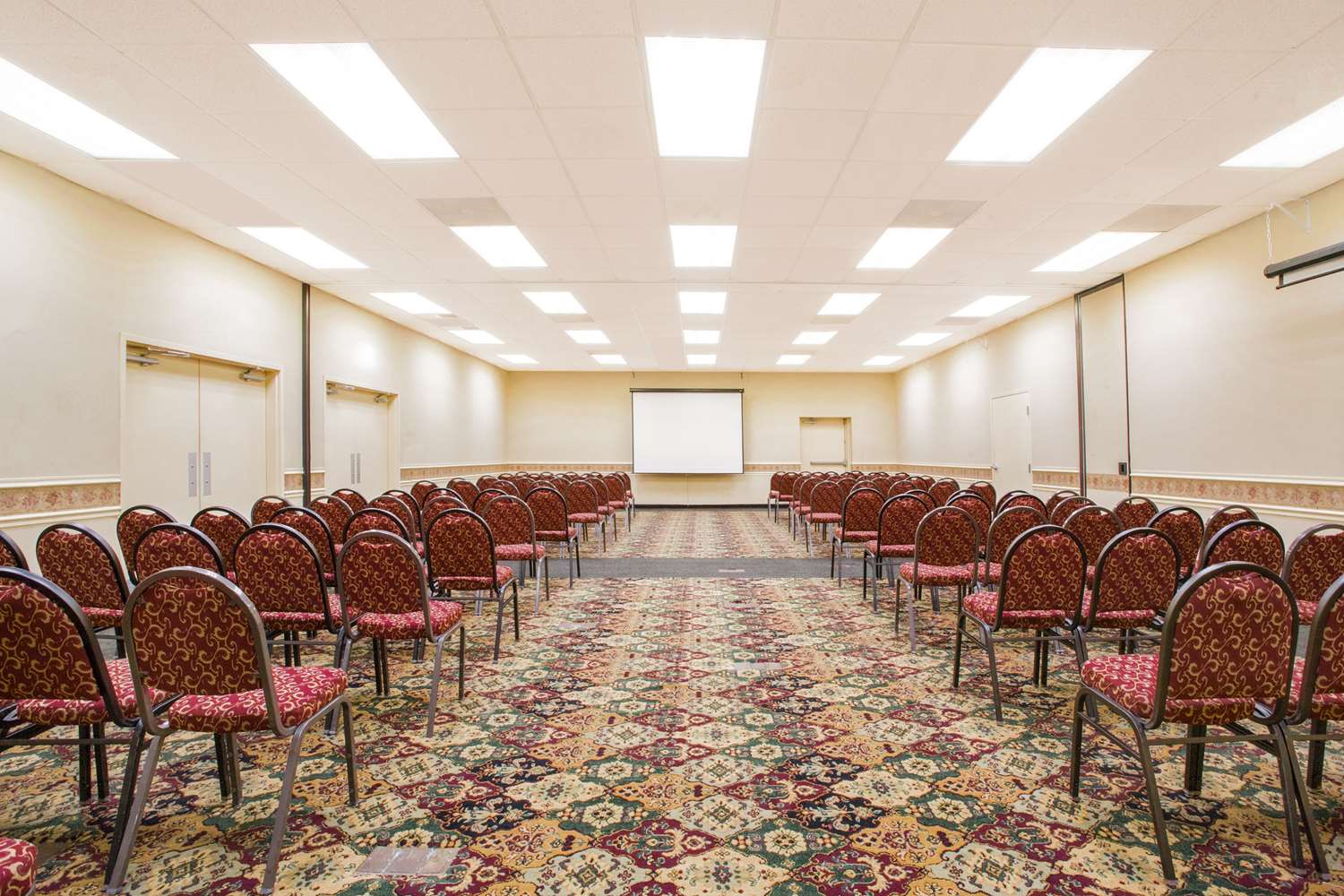 Ramada by Wyndham Edgewood Hotel & Conference Center 12/20