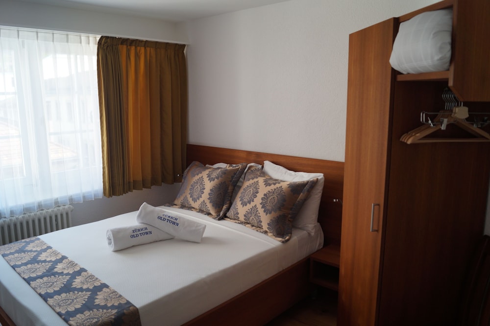 Hotel Old Town 11/25