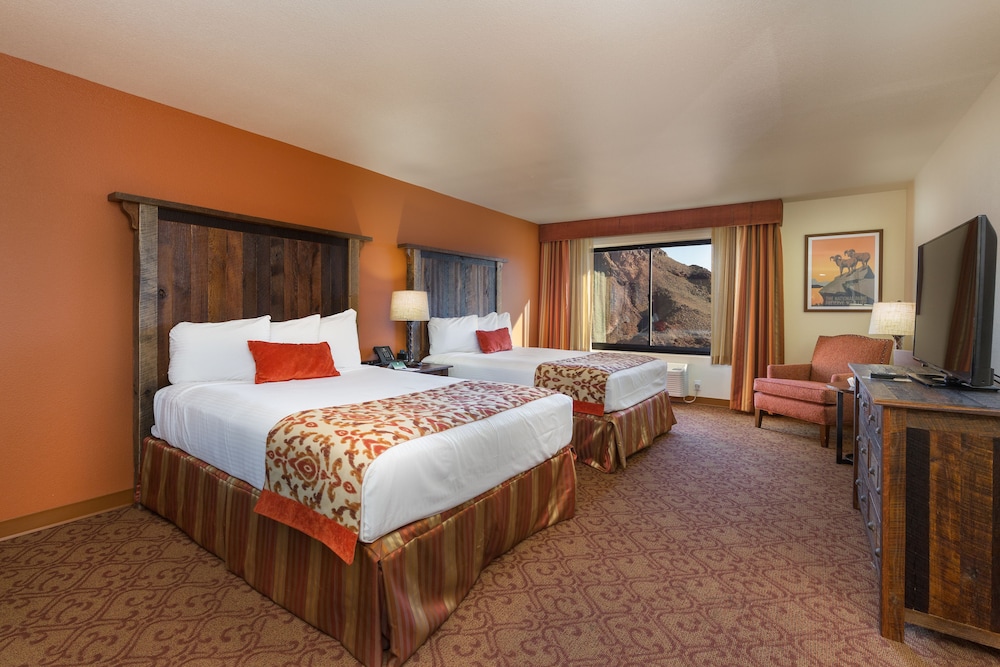 Deluxe, 2 Queen Beds, Lake View