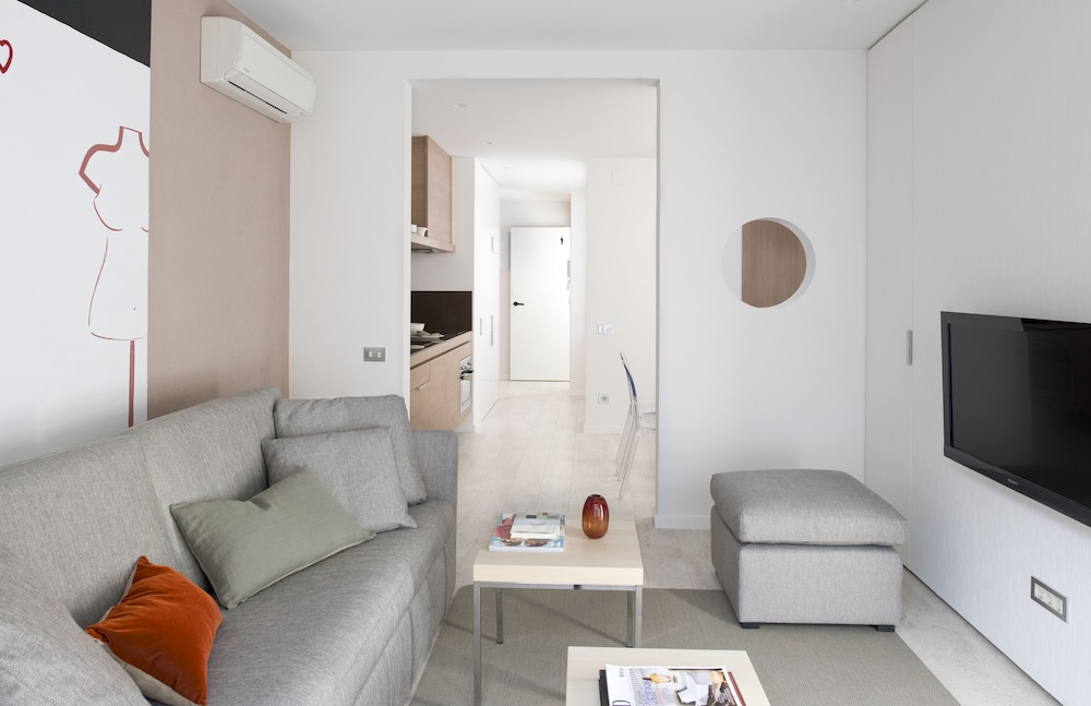 Eric Vokel Bcn Suites 23/51