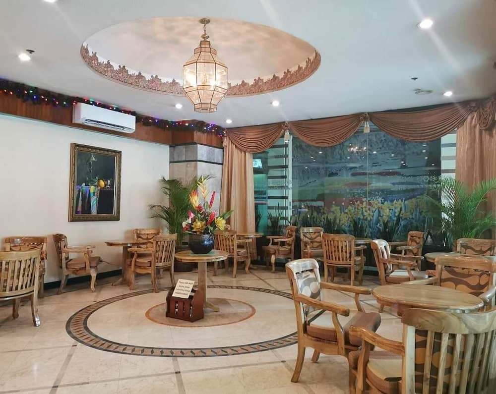 Holiday Plaza Hotel 75/86