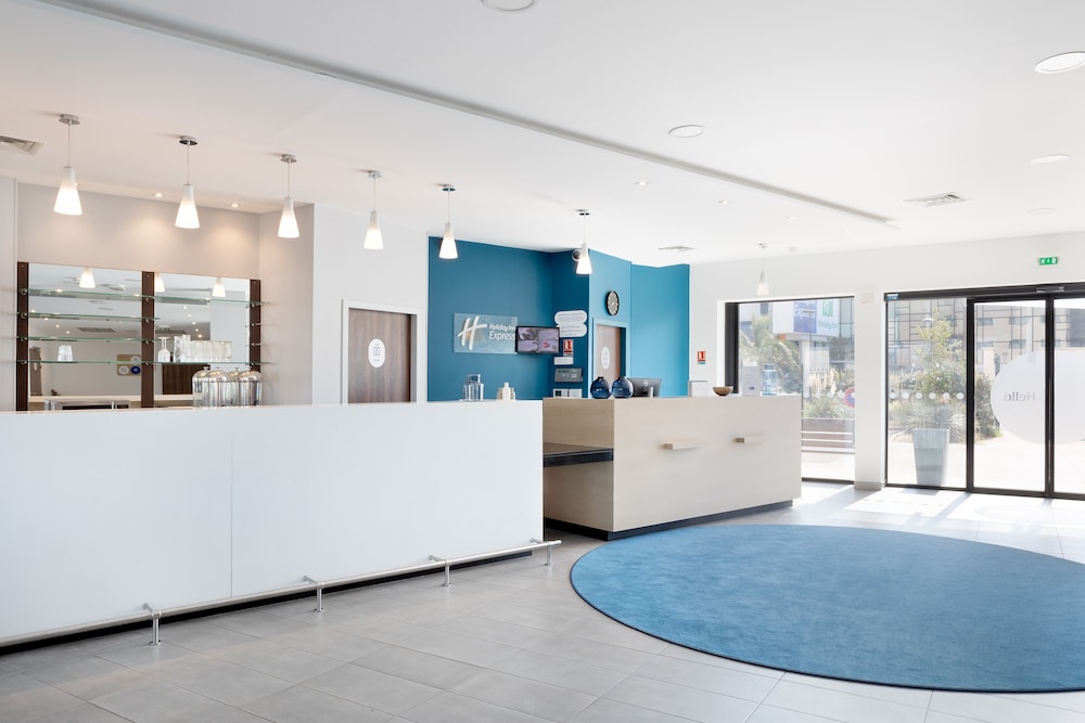 Holiday Inn Express Marseille Airport (ex Kyriad Marseille Provence Airport) 11/35