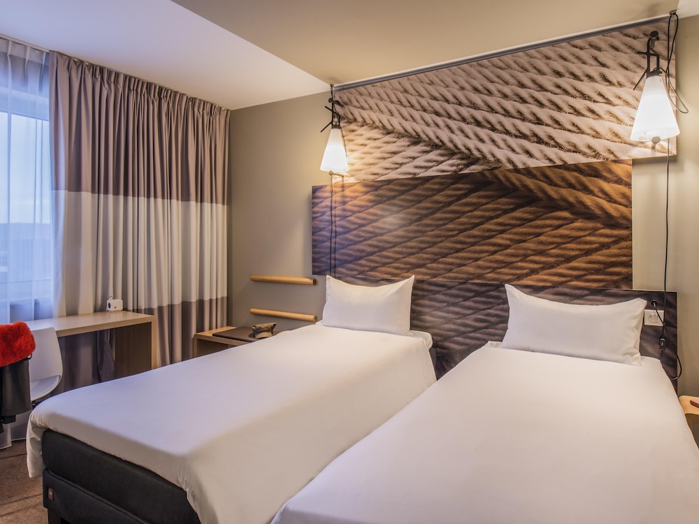 Room, Twin Beds, Accessible