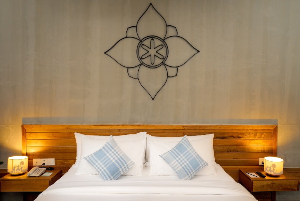 Deluxe, King Bed, Pool View, Balcony, Phka Chan Hotel 3/6