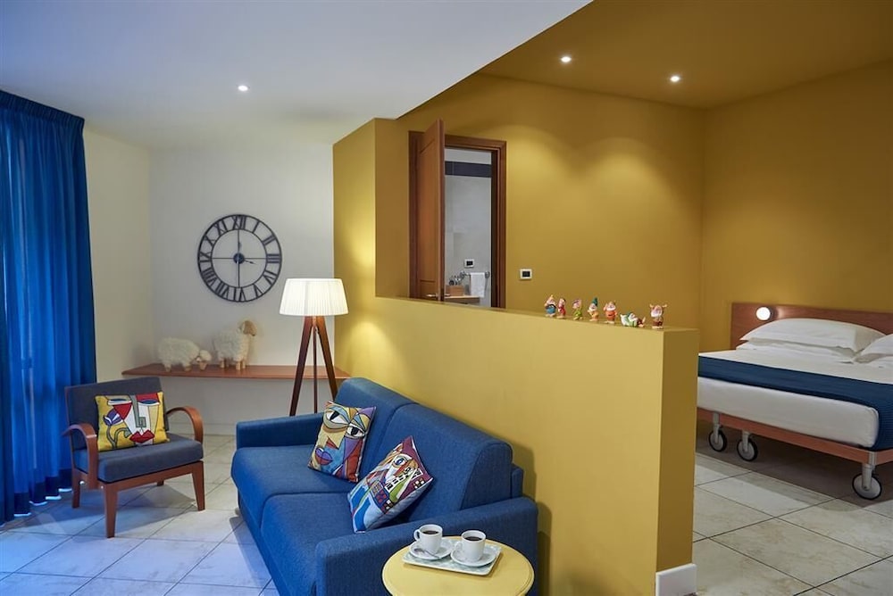Leopoldo Residence 12/50