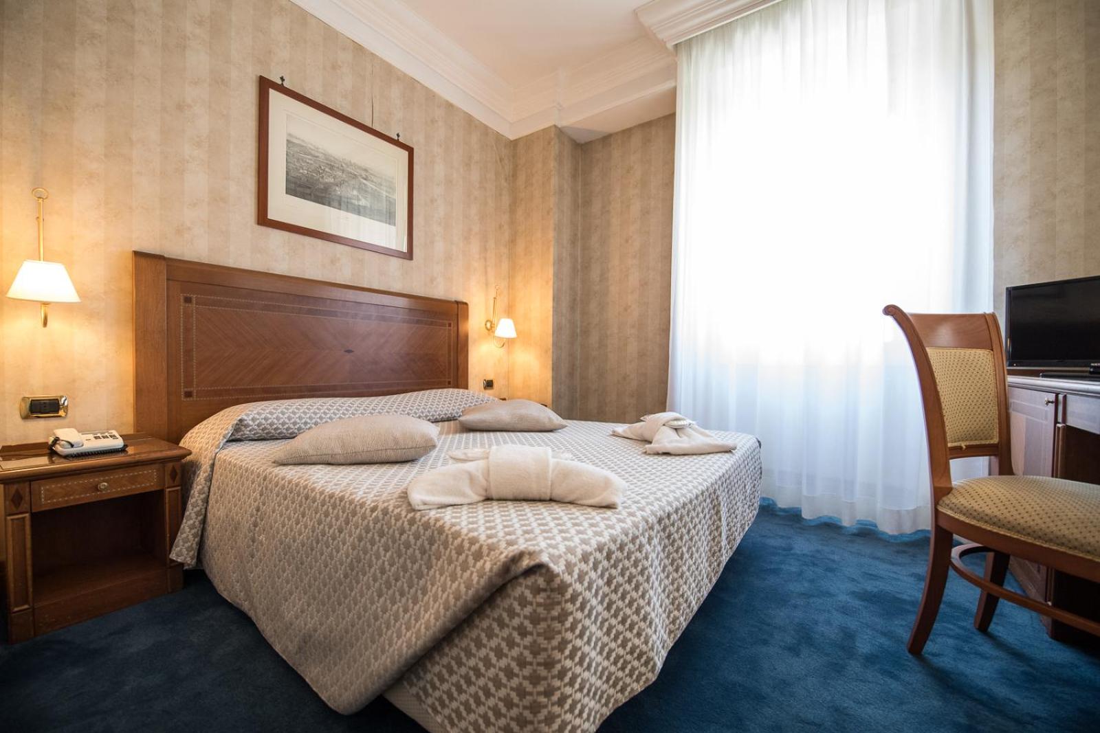 SINGLE ROOM