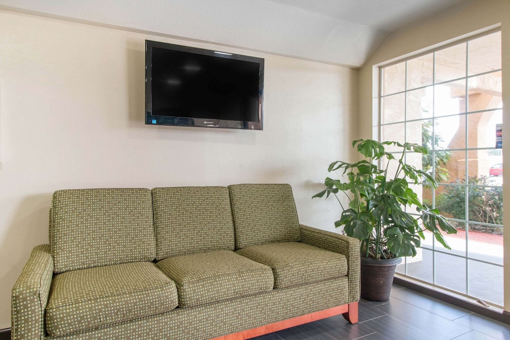 Quality Inn & Suites Crescent City Redwood Coast 35/52