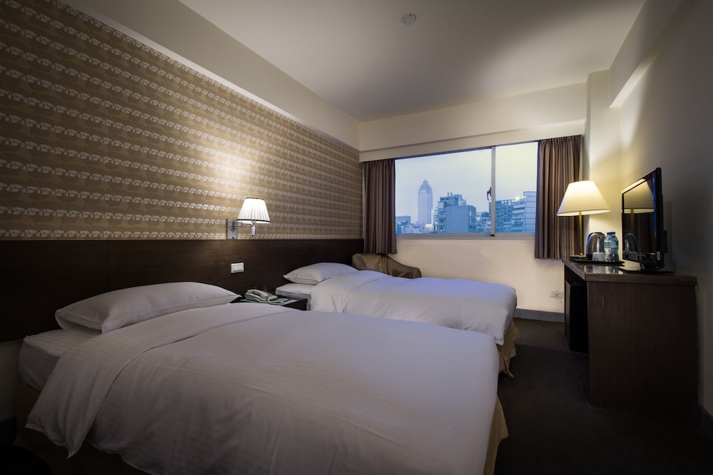 Green World New World Hotel 8/40