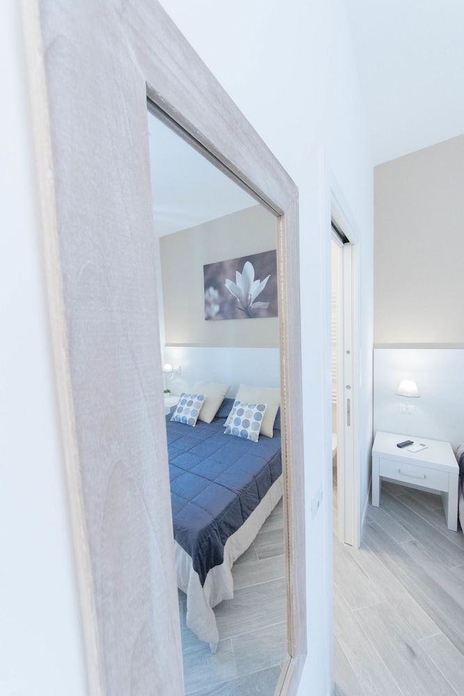 Vantaggio Suites & Apartments 15/39