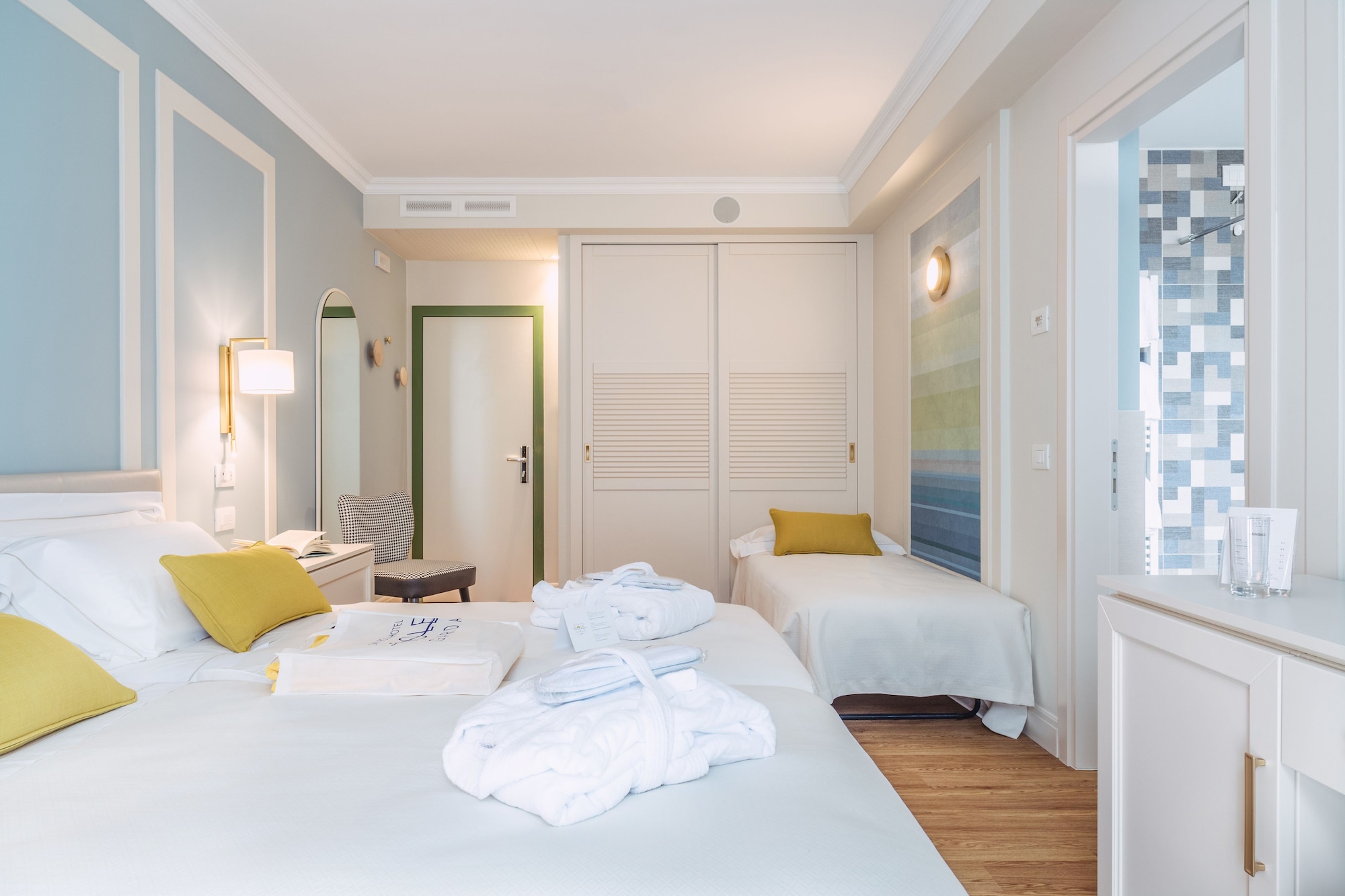ROOM, TRIPLE