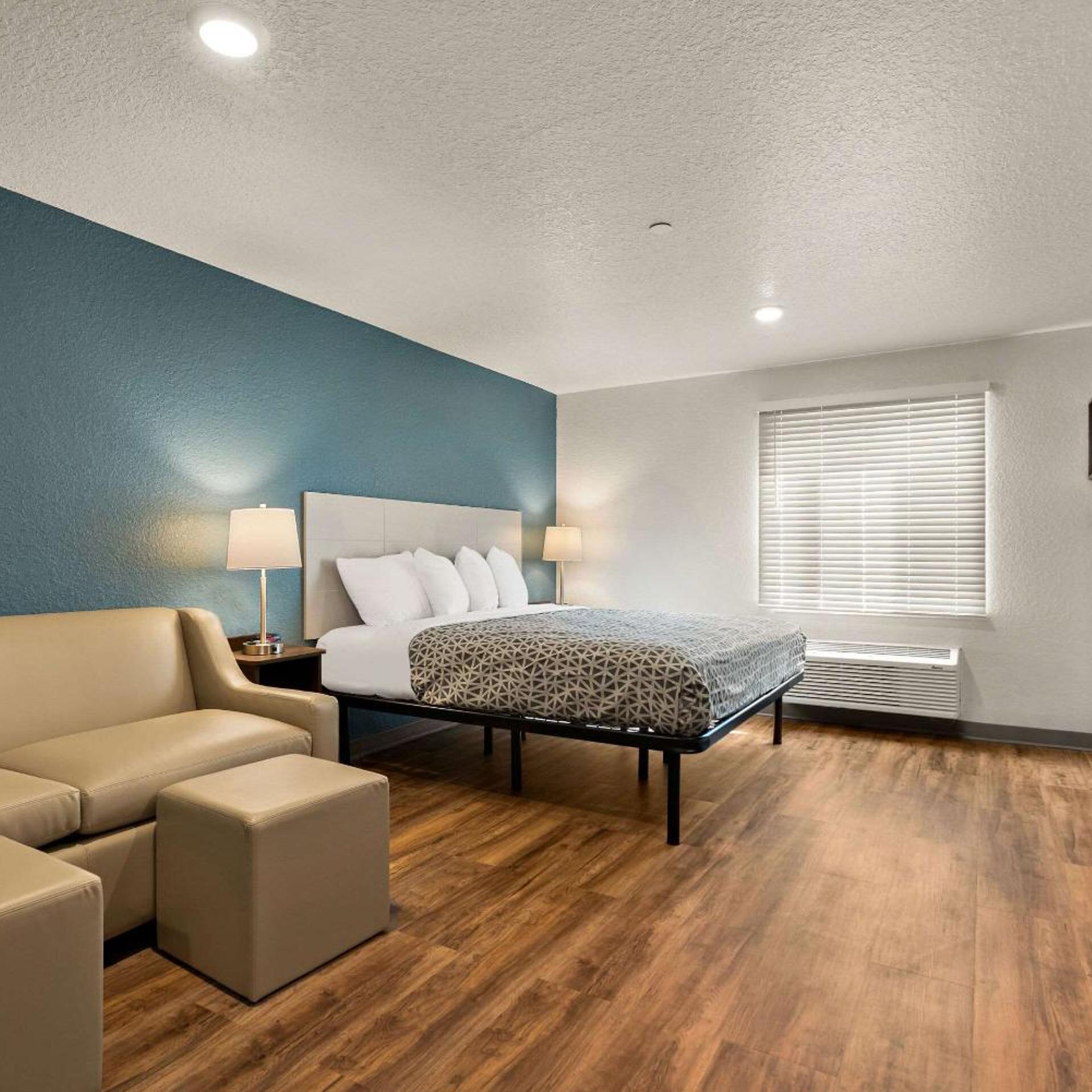 جناح بسرير كينج مع أريكة، WoodSpring Suites Port Orange - Daytona Beach 3/9