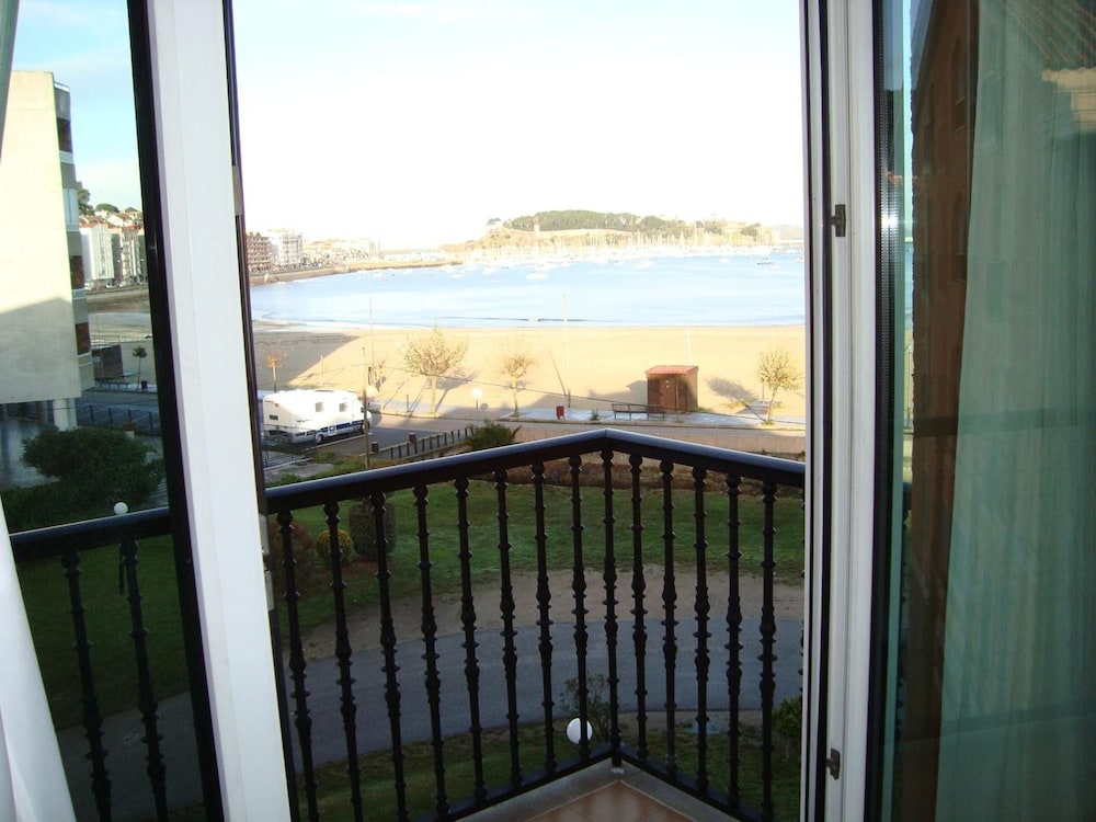 Bahia Bayona Hotel 18/20