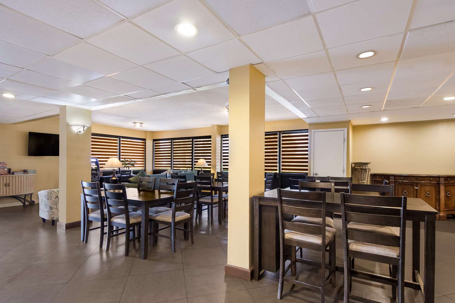 SureStay Hotel by Best Western St. Pete Clearwater Airport 37/43