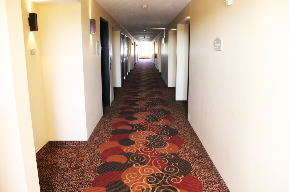 Edgewood Hotel and Suites 7/27