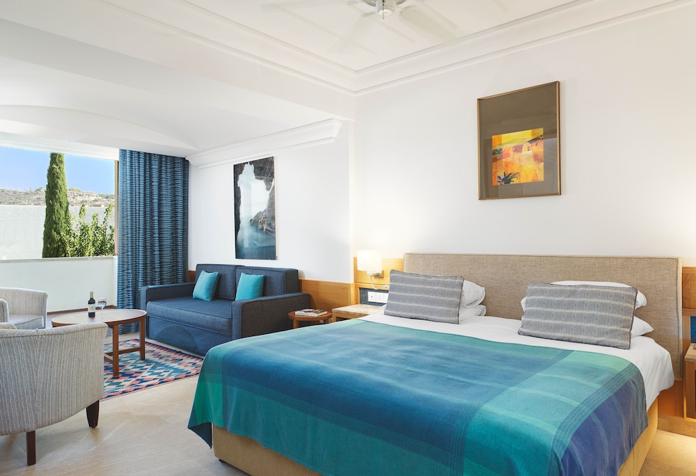 1 Bedroom, Suite, Queen Bed, Inland View