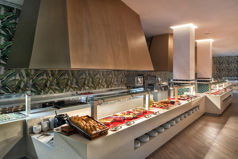 Unique Club at Lopesan Costa Bavaro 50/50