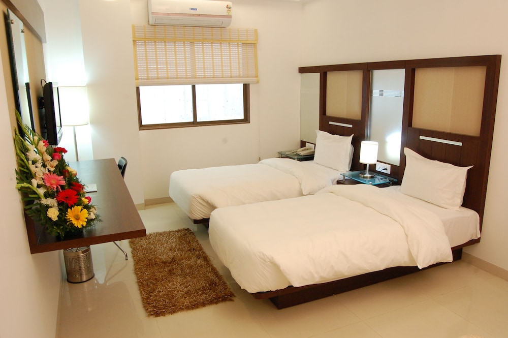 Capital O 33294 Hotel Sapphire Regency (Ex. Sapphire Regency) 23/50