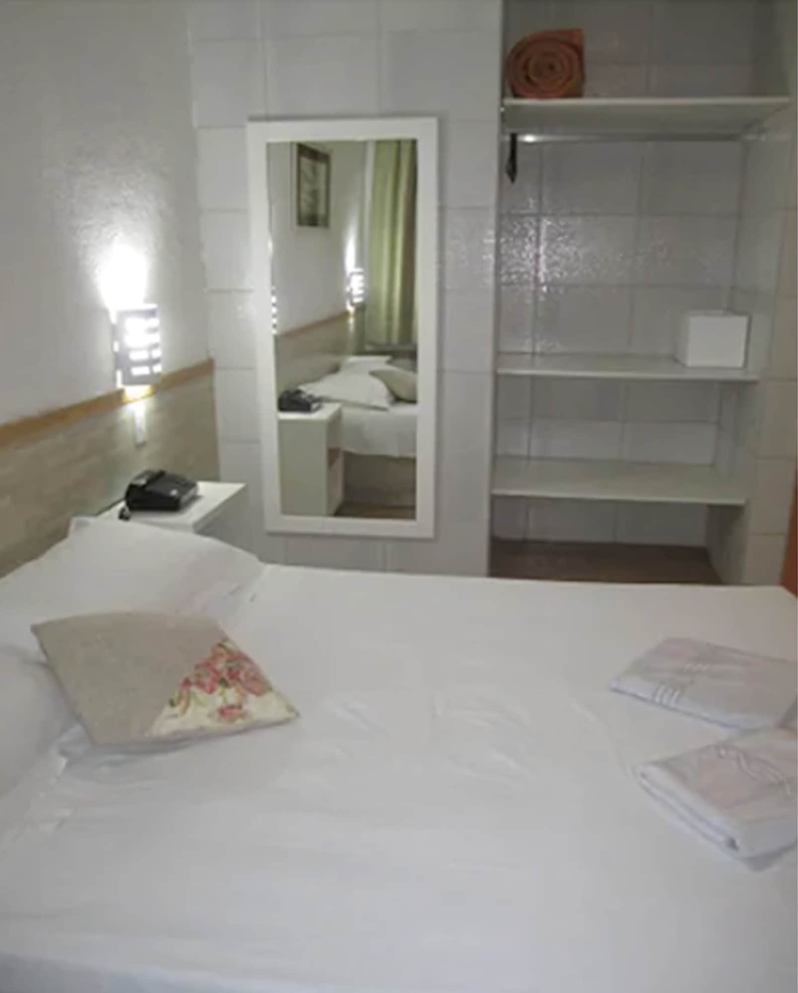 BASIC, DOUBLE OR TWIN BED