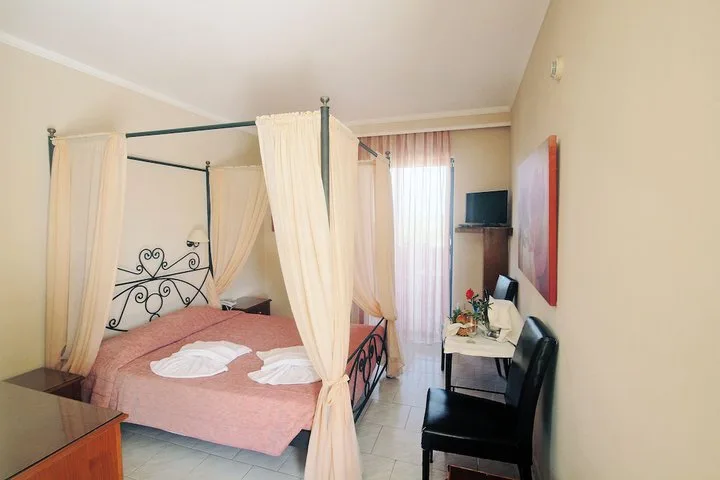 ROSELANDS HOTEL BUNGALOWS 5/43