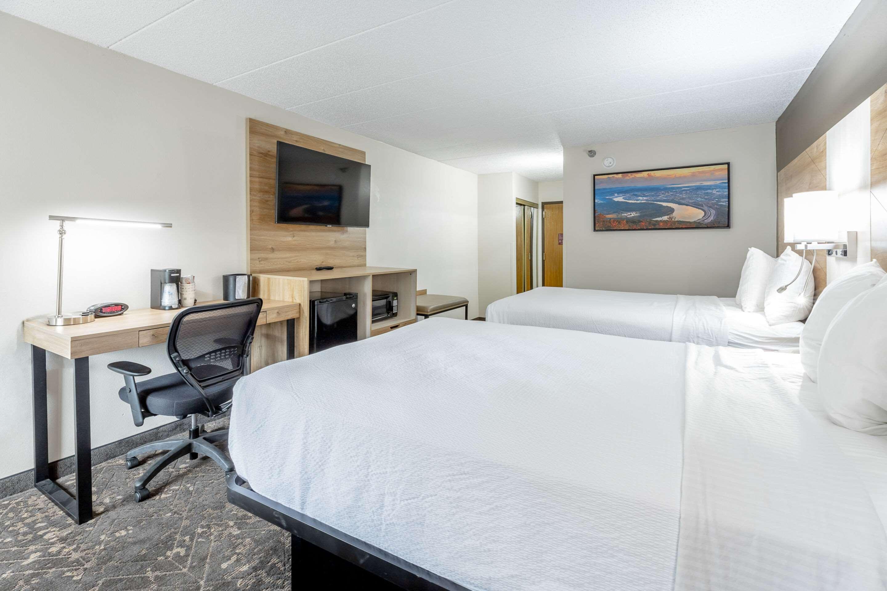 ROOM, 2 DOUBLE BEDS