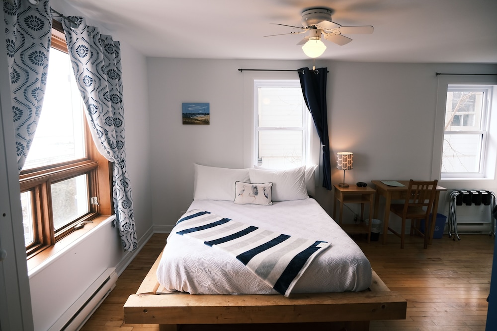 Superior, Murphy Bed, Queen Bed, River View, Private Bathroom، Maison Des Rives 4/7