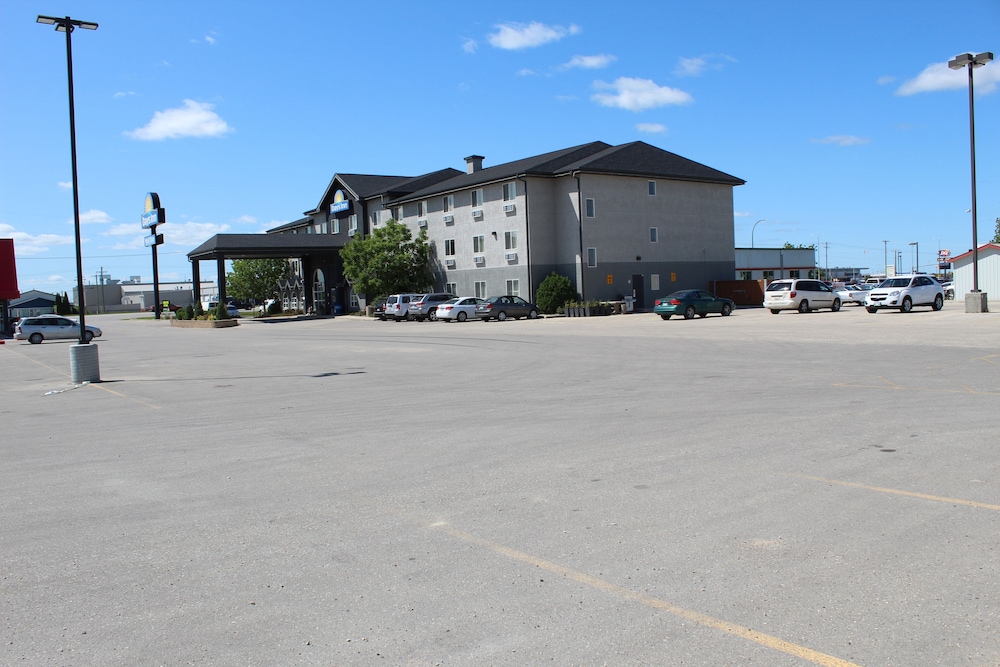 Days Inn by Wyndham Steinbach 5/43
