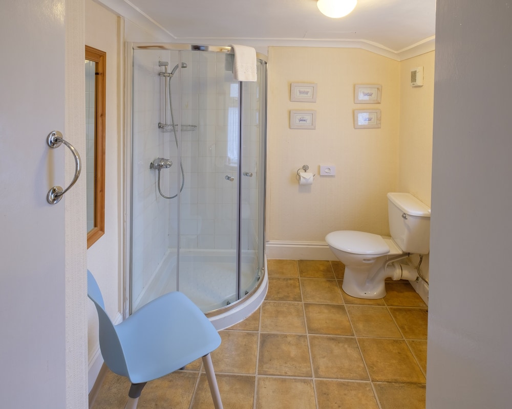 Newport Quay Bed And Breakfast 39/45