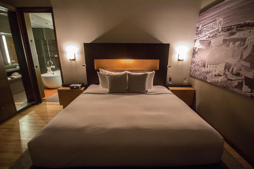 Hotel 71 18/50
