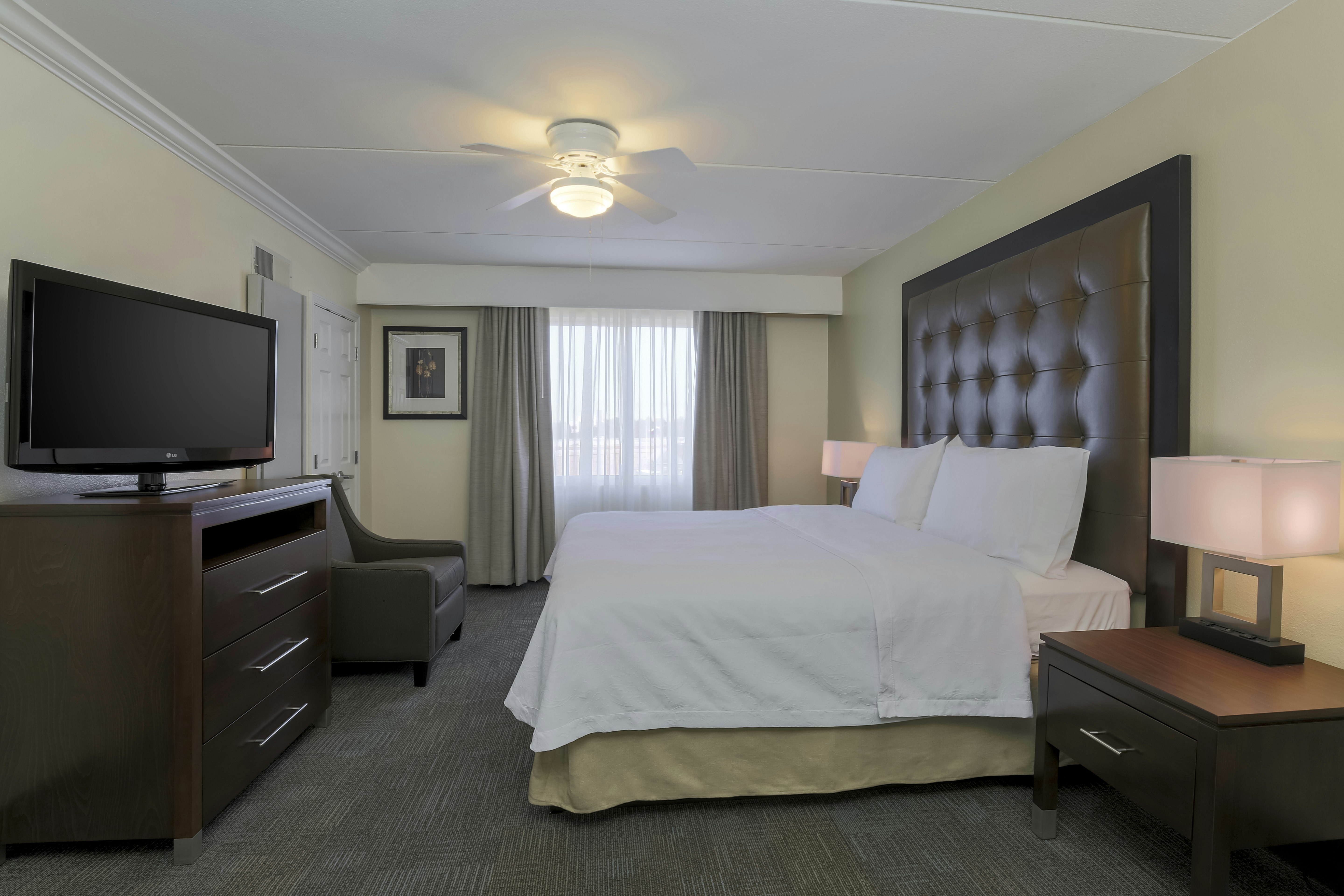 1 BEDROOM, SUITE, KING BED