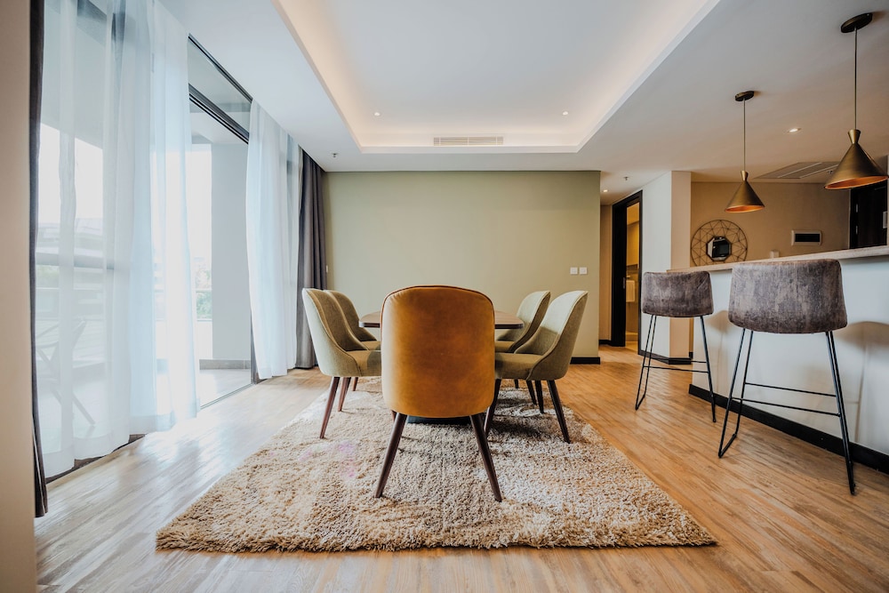 Trademark Suites at Enaki Town 38/60