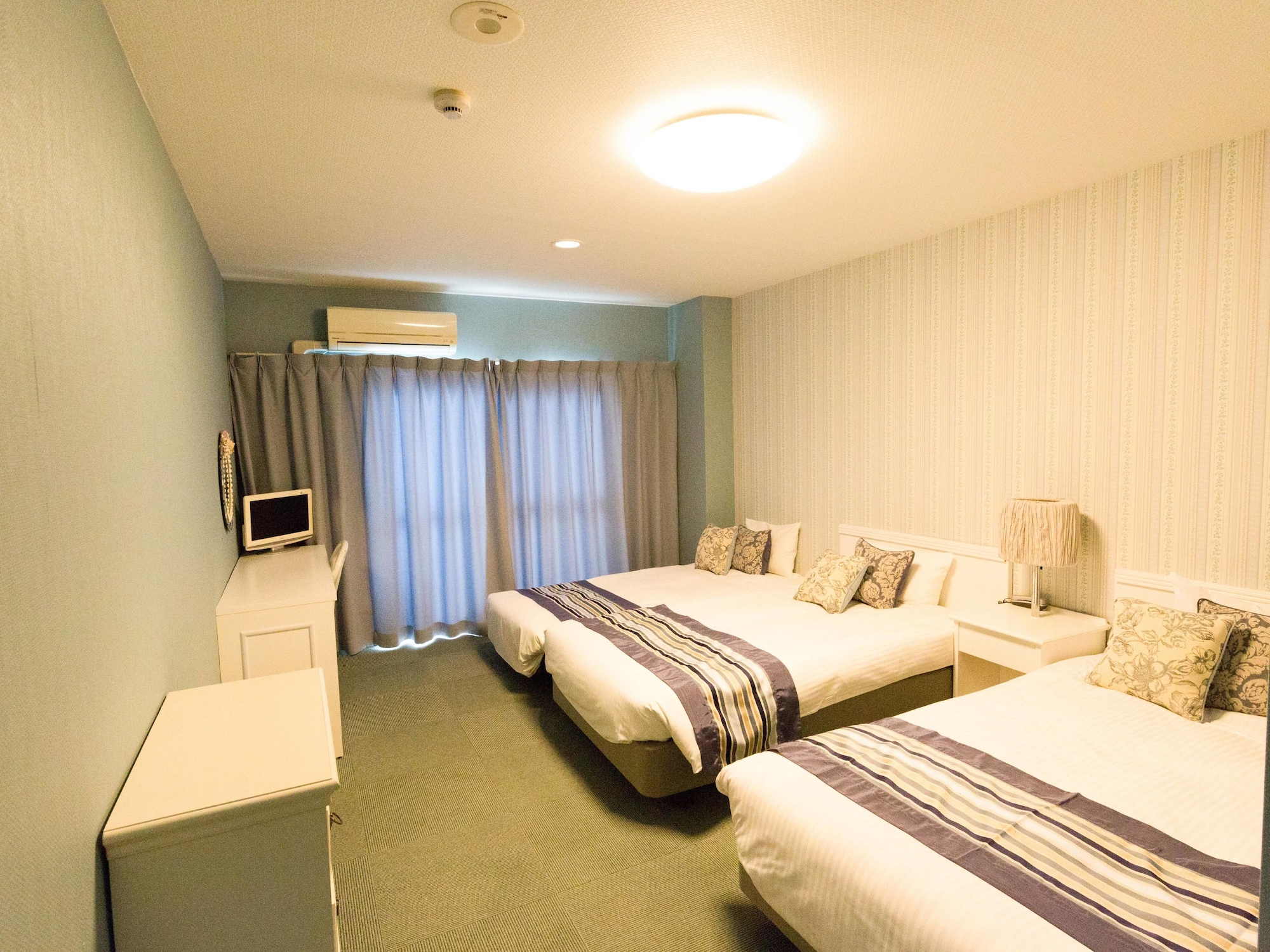 Family, Twin Beds, Sofa