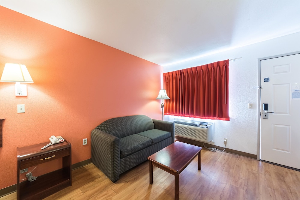 Quality Inn & Suites Junction, TX 24/30