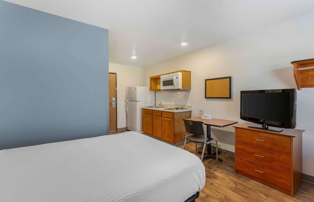Extended Stay America Select Suites Akron South 18/51
