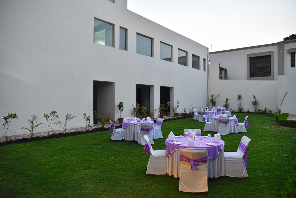 Hotel Gandharva - A Green Hotel 39/41