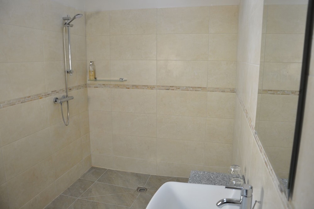 Bridleway Bed And Breakfast 48/50