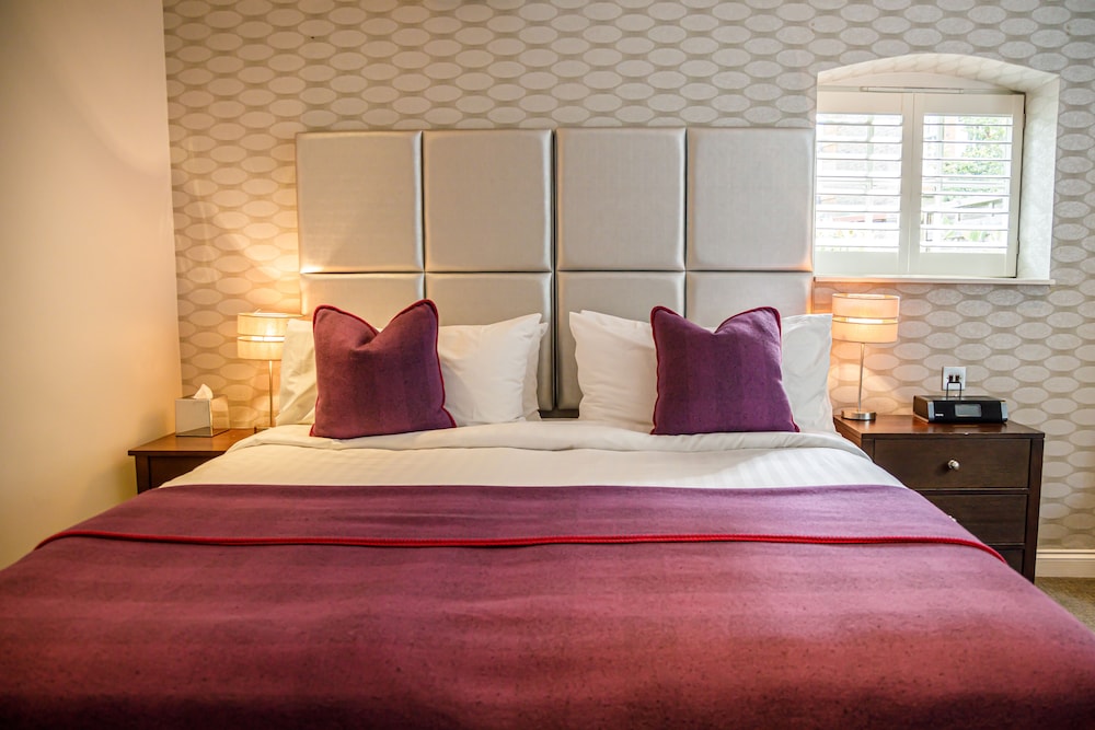 Comfy, King Bed، Barnett Hill 2/3